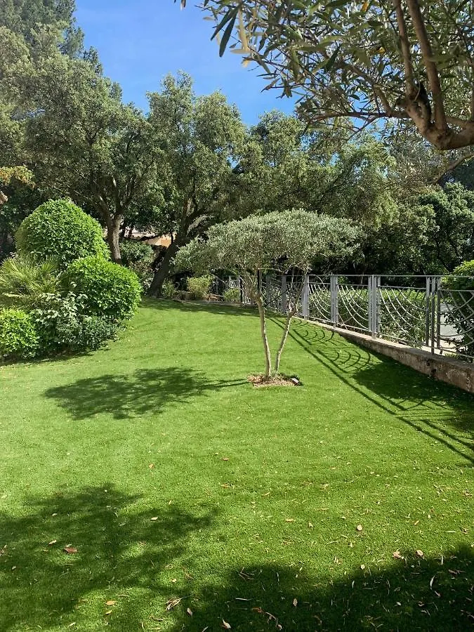 Studio En Rez-De-Jardin Arbore Avec Acces Piscine Et Clim Villeneuve-les-Avignon France